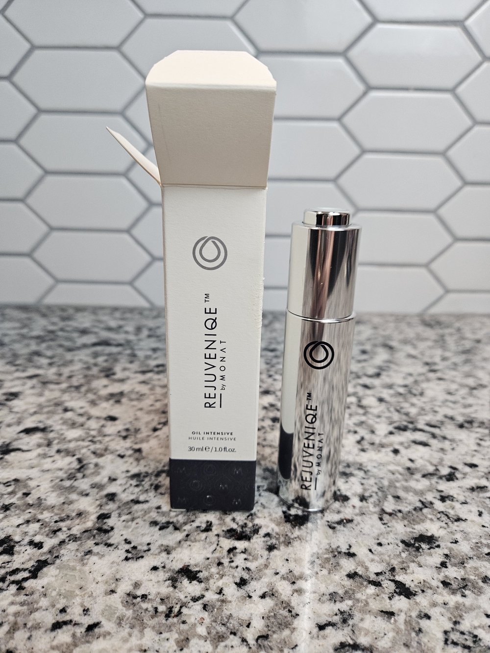 Rejuveniqe by Monat